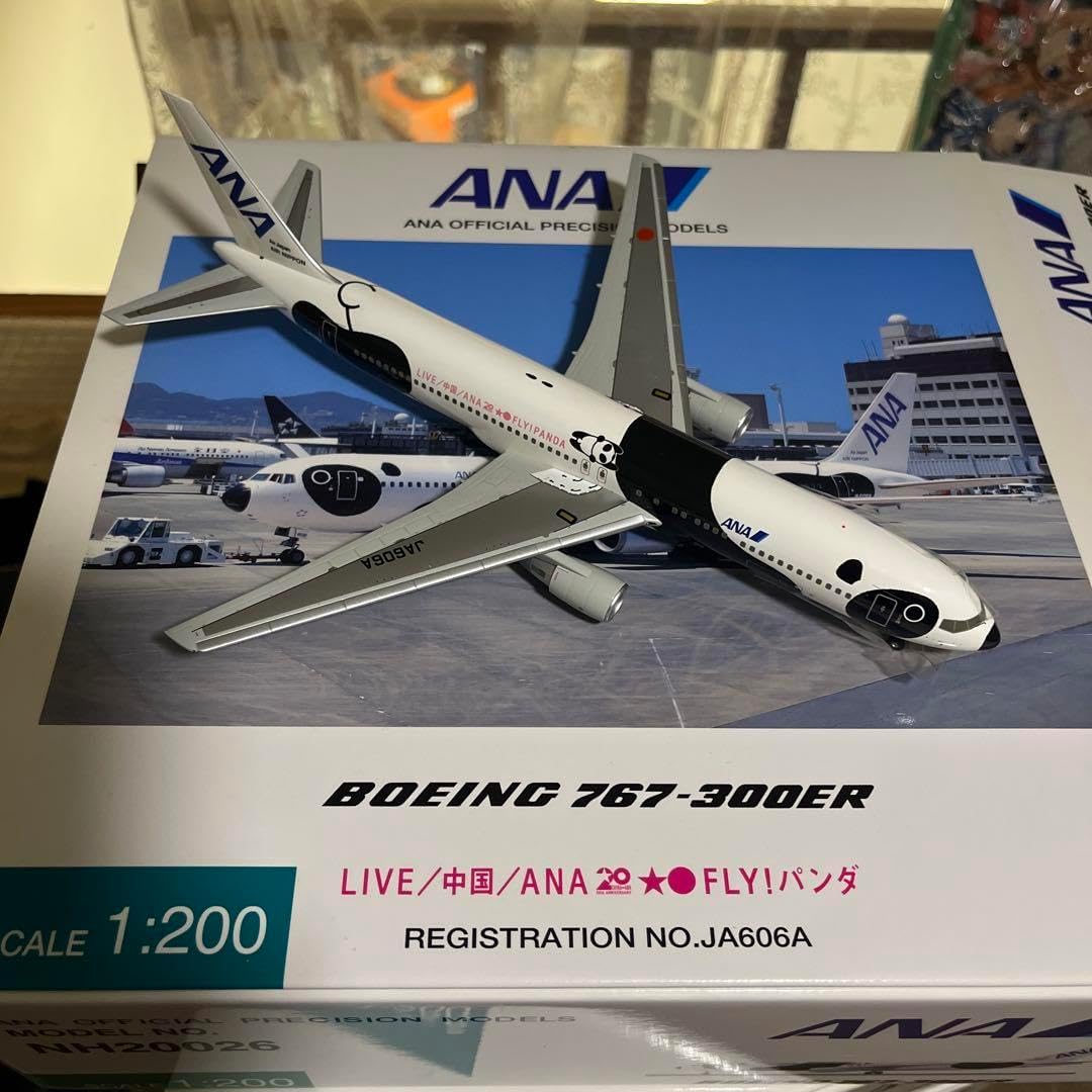 ANA ボーイング767-300er 1/200 飛行機模型 - メルカリ