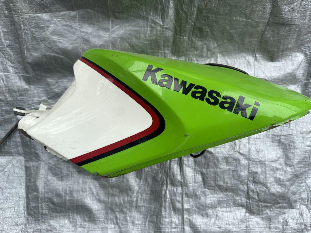 カワサキＫＲ250燃料タンク中古へこみサビありキ-無し，下の穴から見て触ってok カワサキKR250燃料タンク中古へこみサビありキ-無し，下の穴