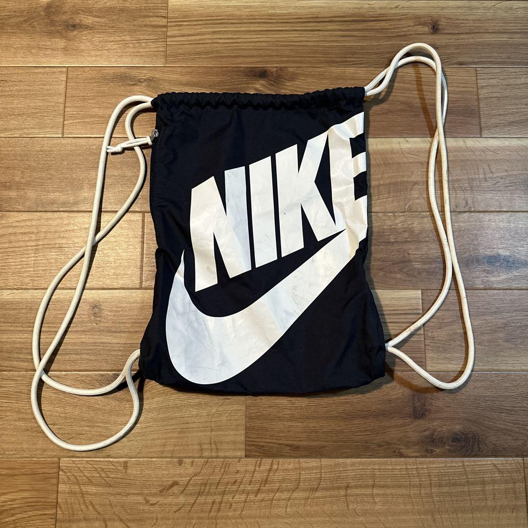 NIKE ナップザック 黒/白 ロゴ入り NIKE ナップザック 黒/白 ロゴ入り （サッカー,ボール・バッグ