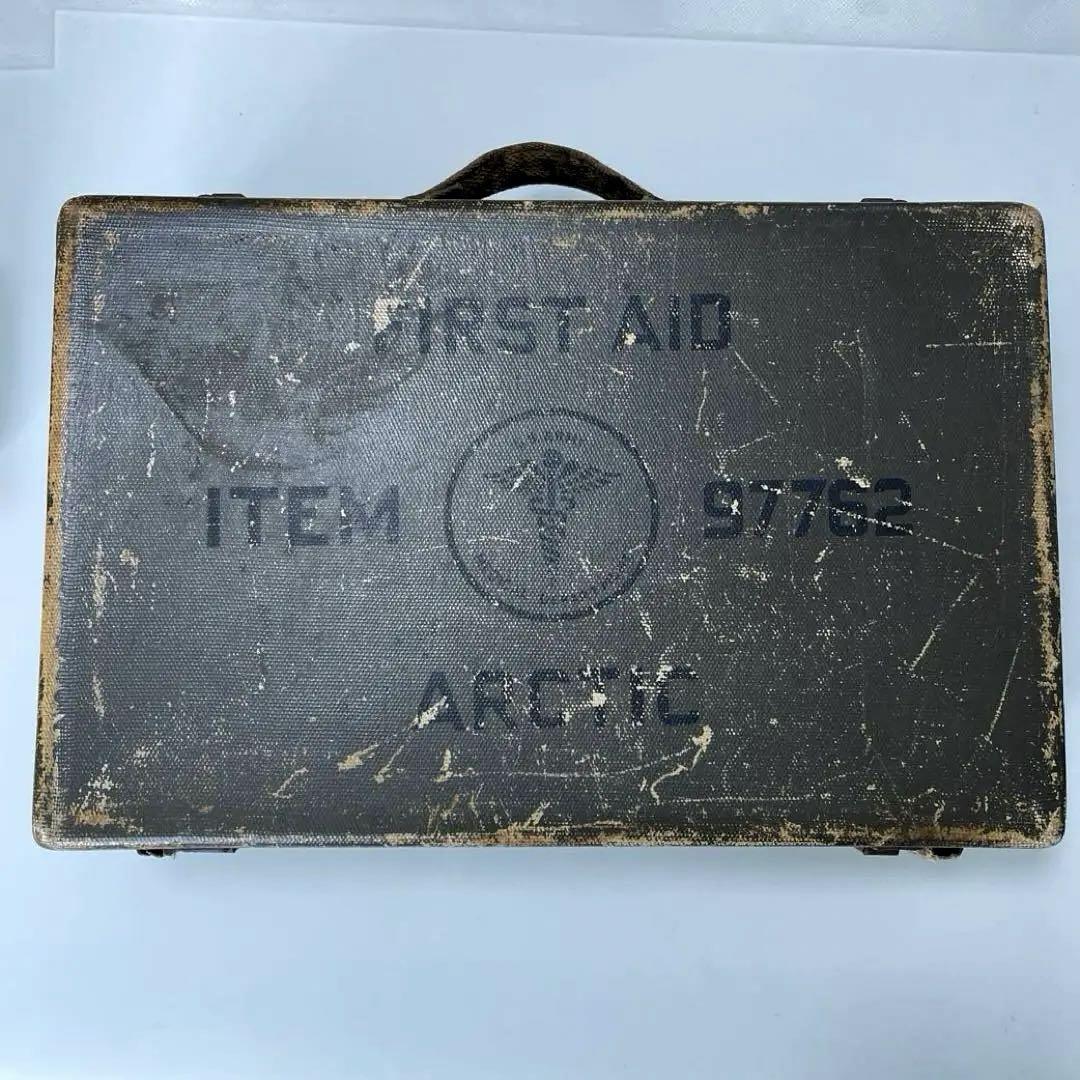 WWⅡ アメリカ軍/ 米軍放出品ミリタリー救急箱 【実物:バルジの戦いにて使用】 豪華で新しい WWⅡ 【実物:バルジの 米軍放出品ミリタリー救急箱