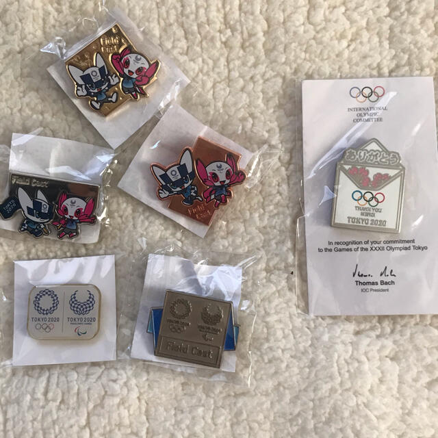 ★非売品★Tokyo2020金・銀・銅、バッハ、キャストのピンバッチ5点セット Tokyo2020 フィールドキャスト ピンバッジ 6個セット （東京