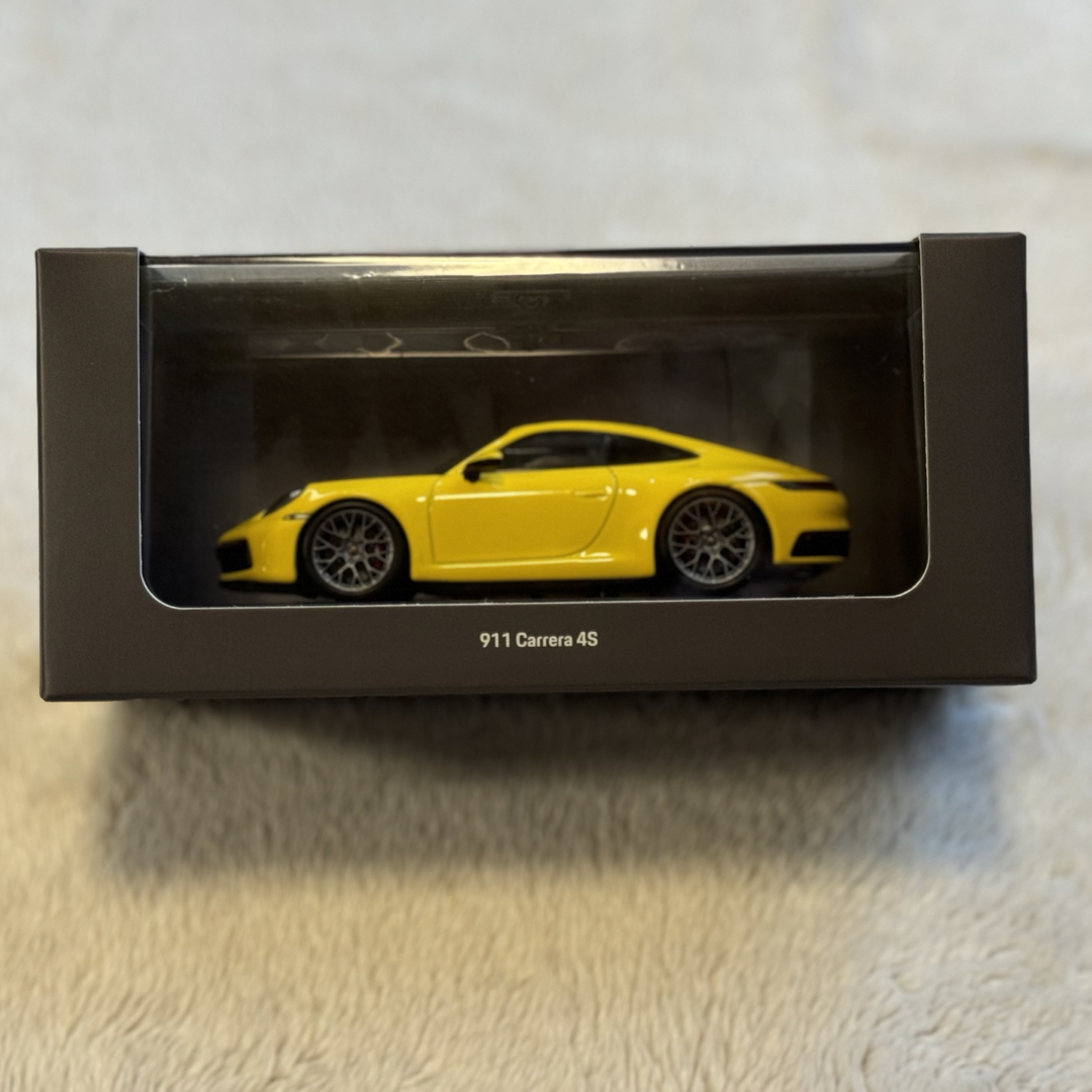 ミニチャンプス 1/43 ポルシェ 911 (992) Carrera 4S ミニチャンプス 1/43 ポルシェ 911 (992) Carrera 4S