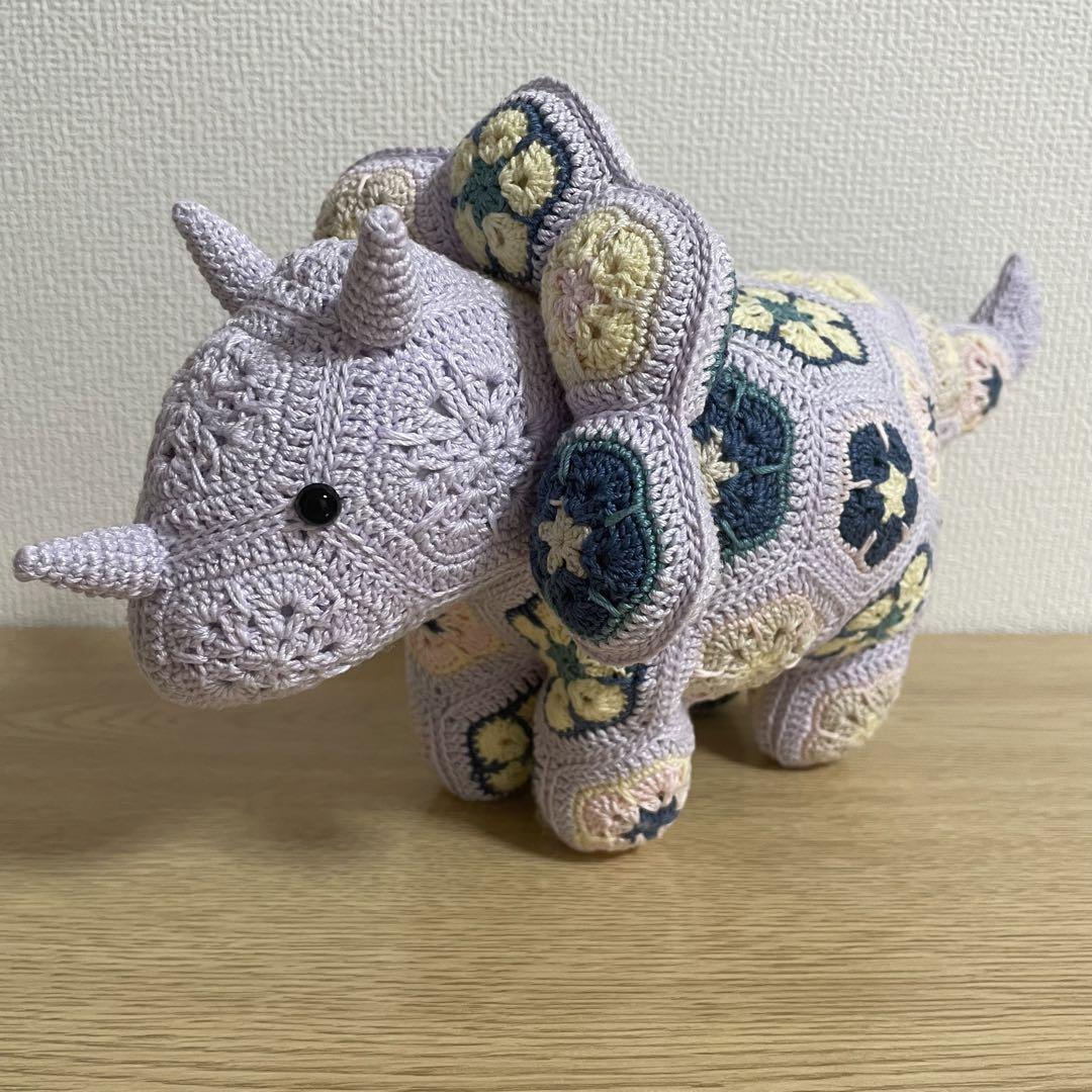 トリケラトプス あみぐるみ アフリカンフラワー （ハンドメイド
