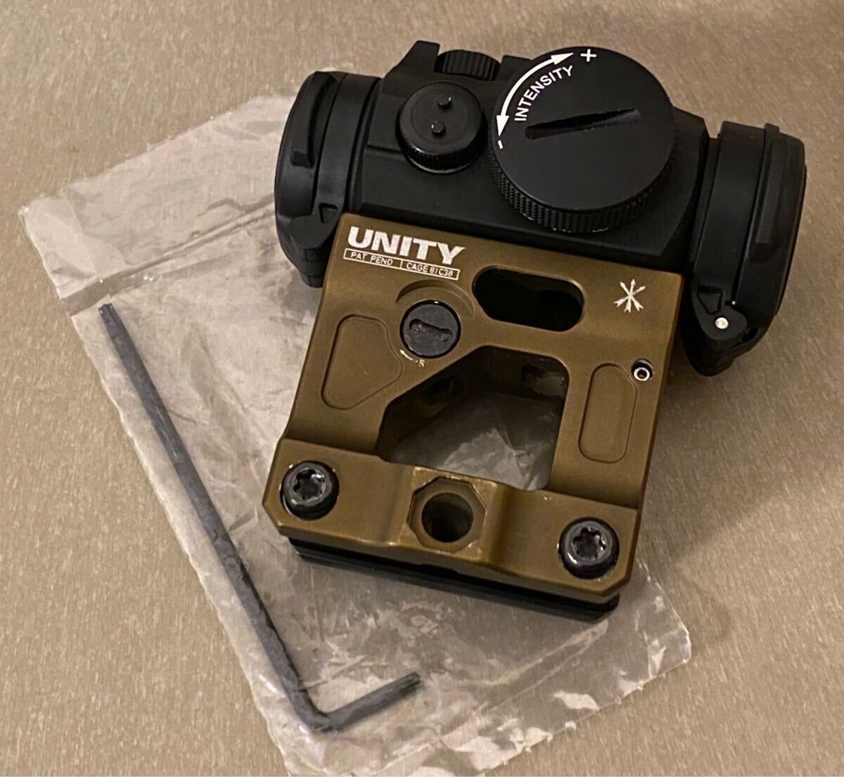 Aimpoint Micro T-2実物Unity Tactical FAST Micro Mountエイム