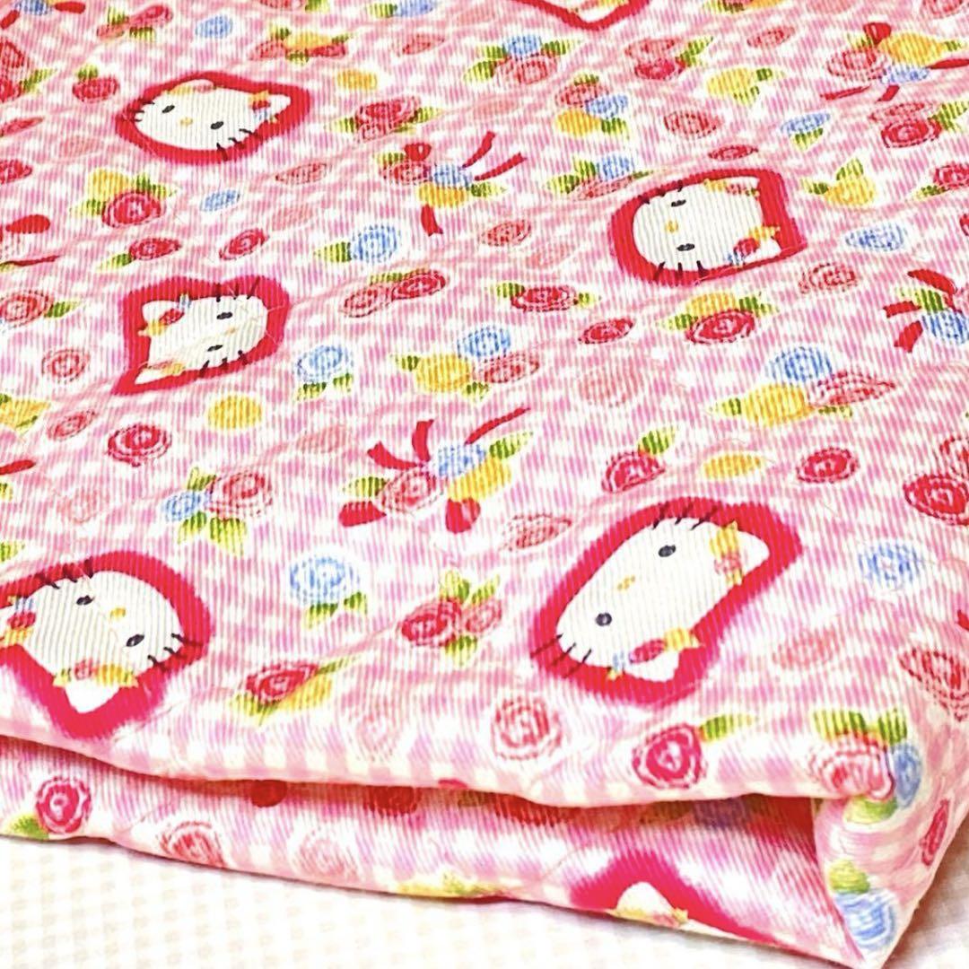 廃盤　新品　キルティングマット【ハローキティ/チェック/ピンク/薔薇】ラグ 廃盤 新品 キルティングマット【ハローキティ/チェック/ピンク