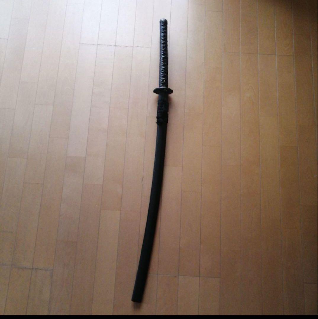 居合刀 大刀 鉄鍔 黒拵え 石目黒鞘 樋入り刀身 模造刀 居合刀 大刀 鉄鍔 黒拵え 石目黒鞘 樋入り刀身 模造刀（黒石目
