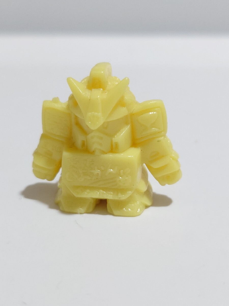 見切りガシャポンハイグレードRX78‐2ガンダム黄色ガン消し SDガンダム ガン消し ガシャポン 亜礼薬 アレックス 黄色（Yahoo