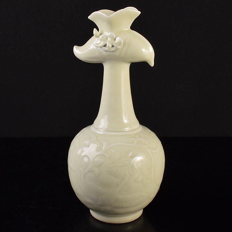 中国　官窯　白磁　陽刻　鳳凰唐草文　鳳首瓶　V　R7679 中国 官窯 白磁 陽刻 鳳凰唐草文 鳳首瓶 V R7679