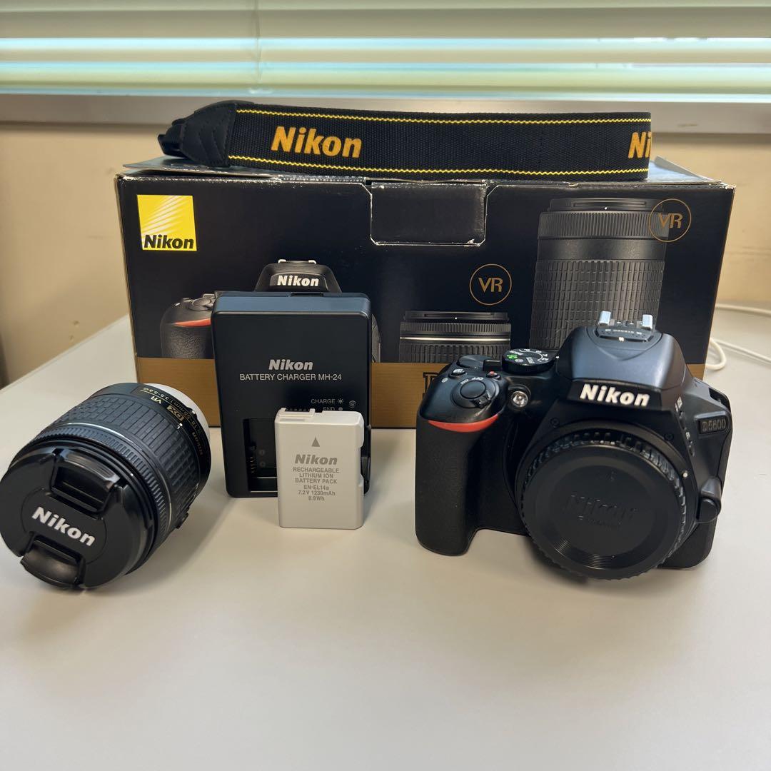 ★美品　ほぼ未使用品★Nikon D5600 ダブルズームキット 中古】NIKON D5600 ダブルズームキット ブラック [2133052983279