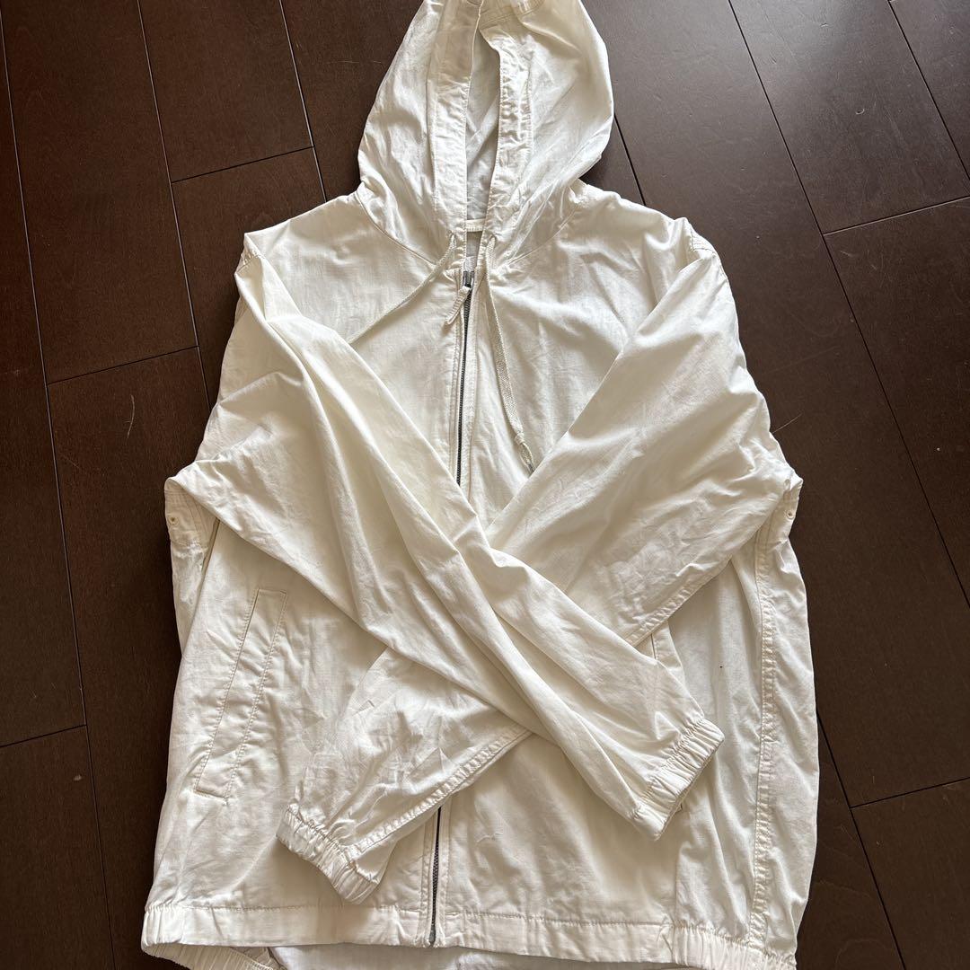 ホワイト ナイロン フード付きジャケット（MONCLER フード付き