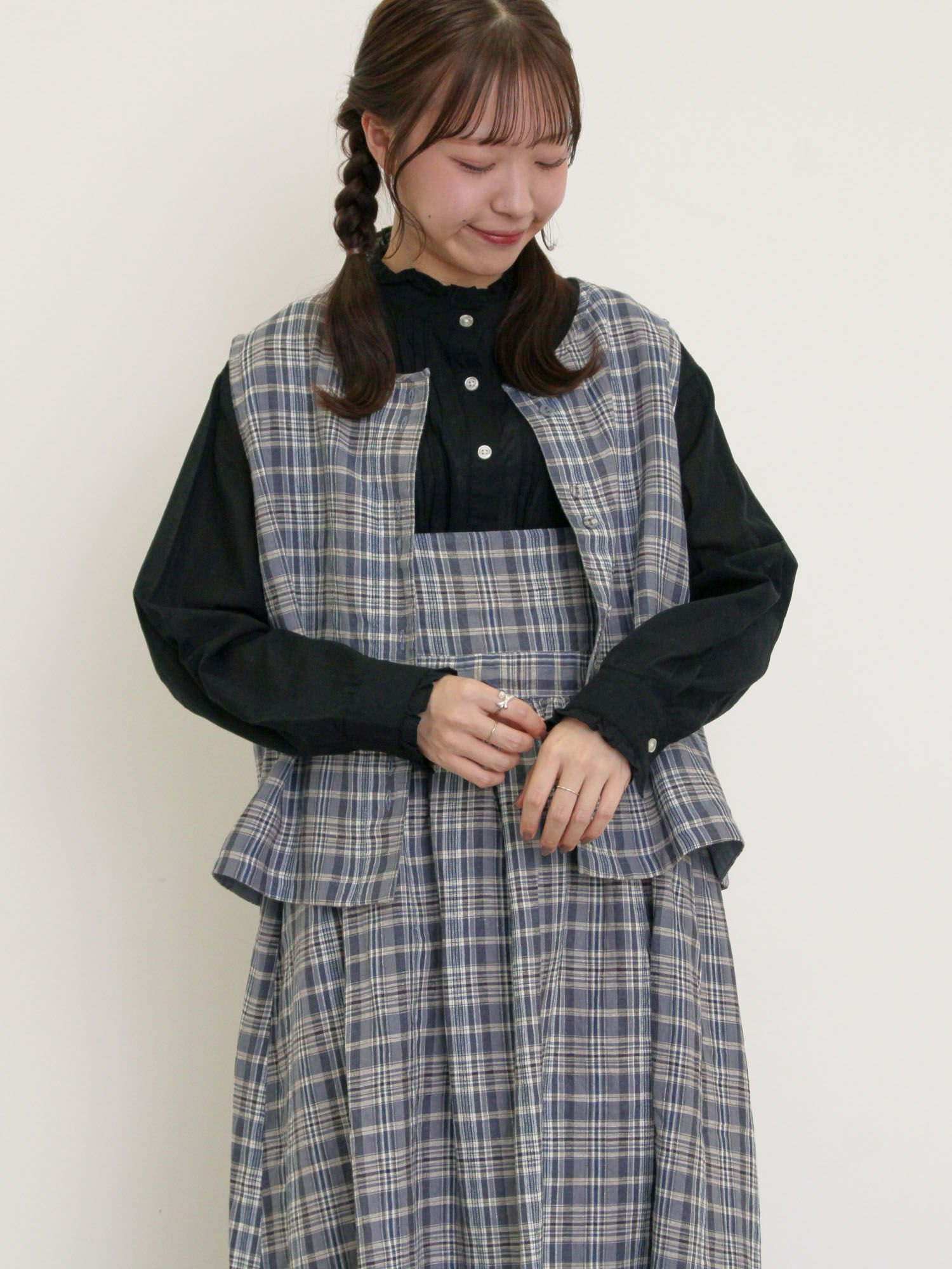 新品未使用☆ブラック☆ 【Cross×Linen】並びボタンベスト Cross*Linen】並びボタンベスト