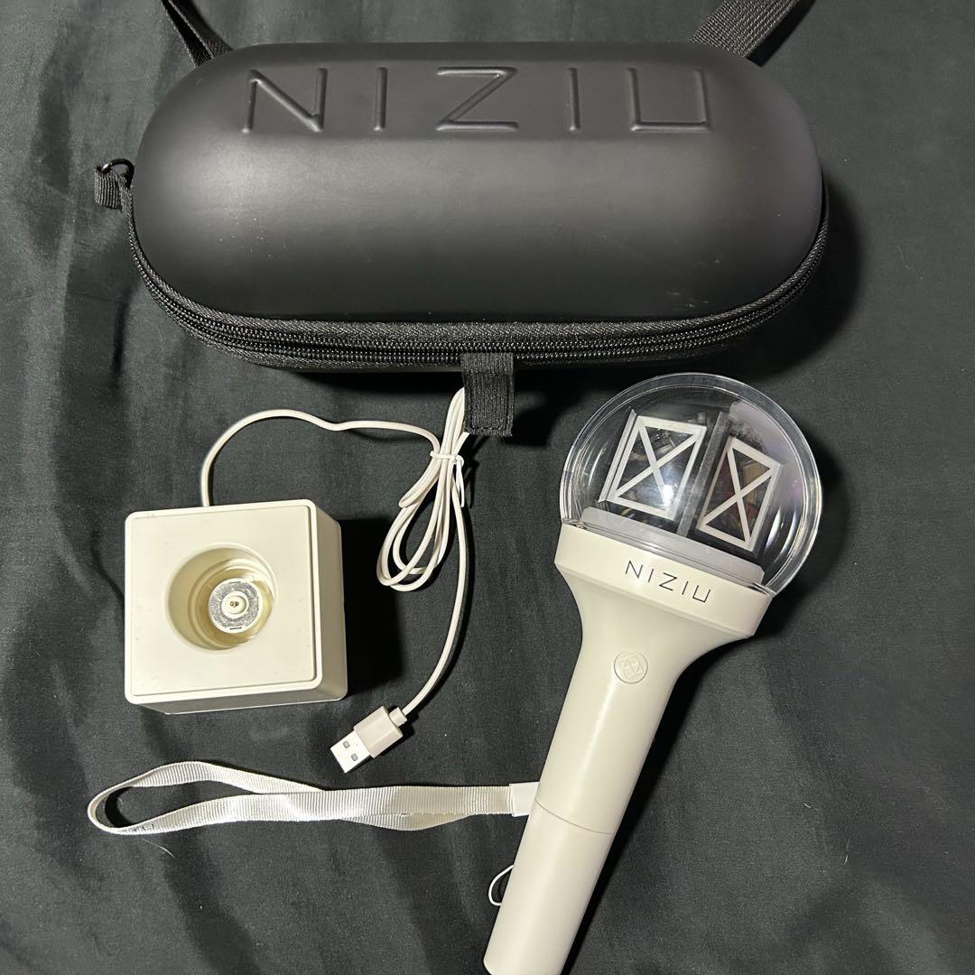 NiziU ミイヒ　Pyonpyon ペンライトセット ☆バラ売り可能 NiziU ミイヒ Pyonpyon ペンライトセット - メルカリ