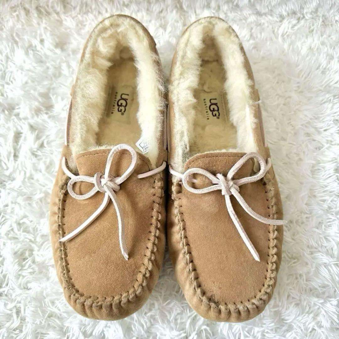 ✨美品✨ UGG アグ モカシン ダコタ 24 リボン スリッポン ブラウン ✨美品✨ UGG アグ モカシン ダコタ 24 リボン スリッポン