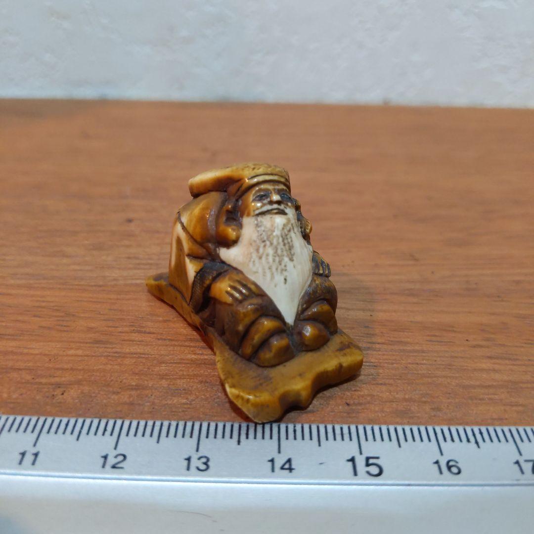 時代提げ物 七福神根付 天然素材 在銘【寿老人】高さ約2.7cm 重