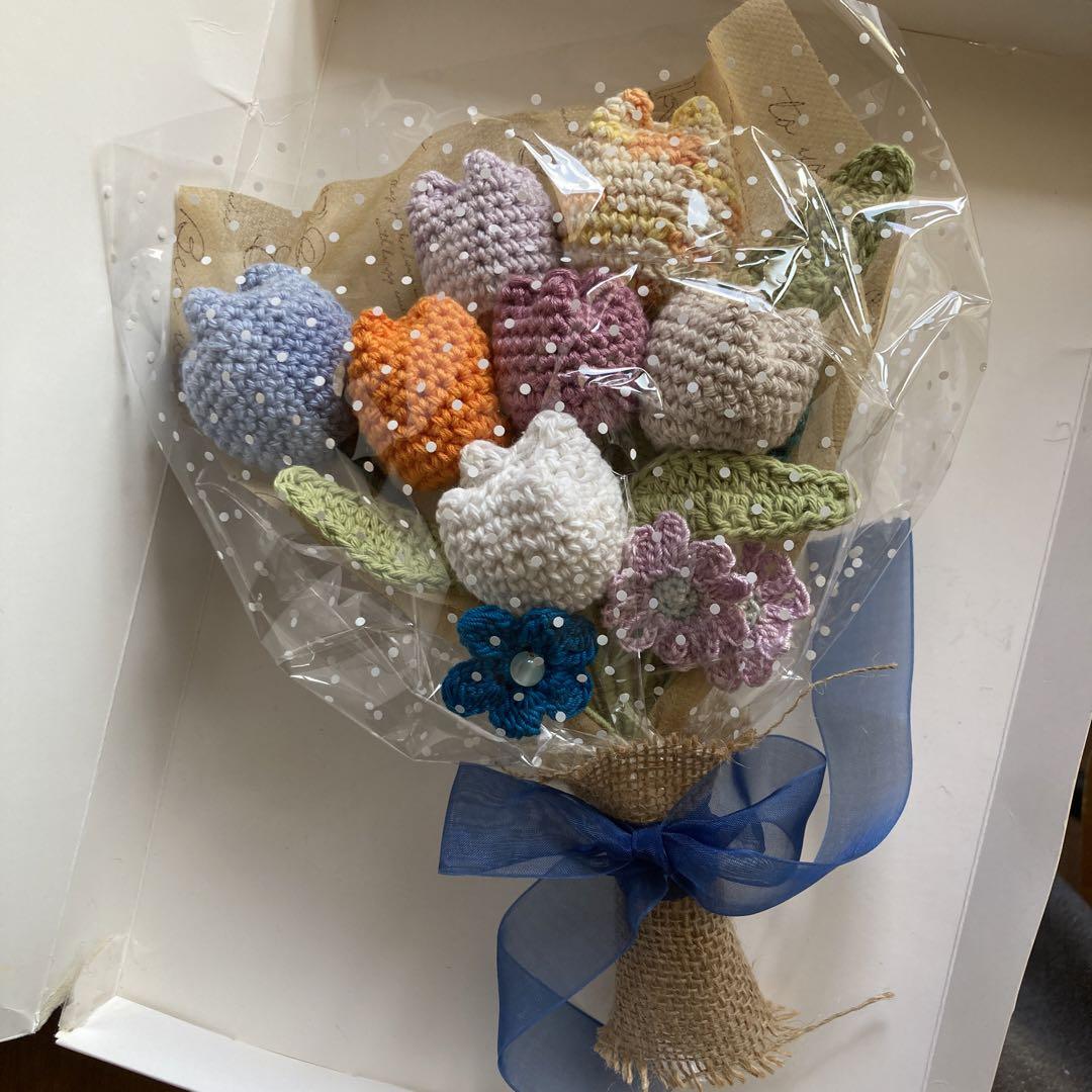 カラフルな編み物の花のブーケ （かぎ針編みの花 堅