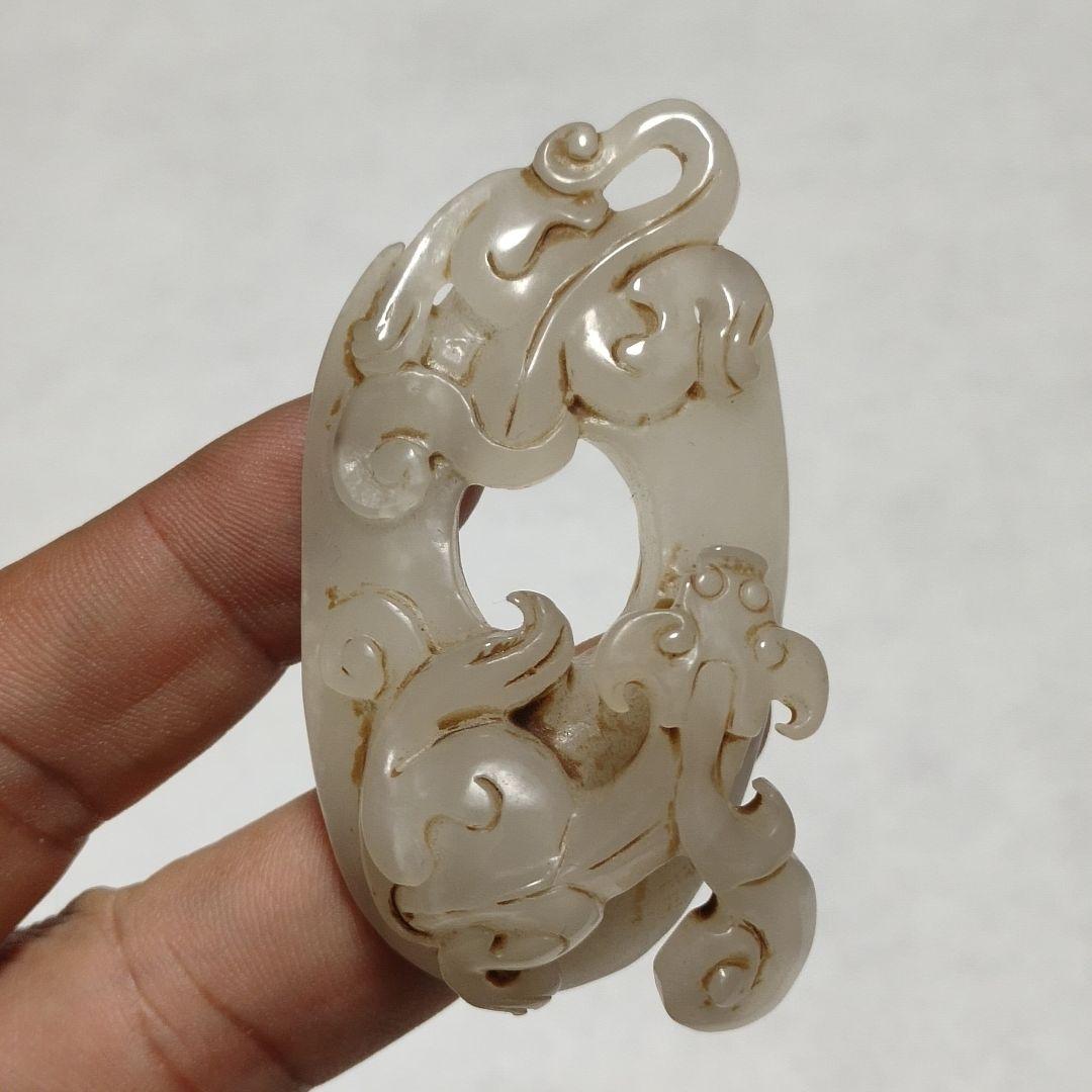 古代 和田玉(ホータン)白玉細工彫り『三陽開泰祥瑞図』白玉牌 根付 緒締玉提げ物 古代 和田玉(ホータン)白玉細工彫り『三陽開泰祥瑞図』白玉牌