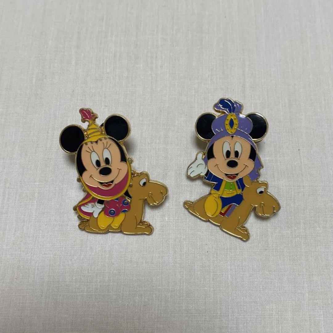【新品・未使用】ディズニー　地域限定　ミッキーとミニー ピンバッジセット Amazon.co.jp: ディズニー 15周年 ピンバッジ セット ピン 額縁