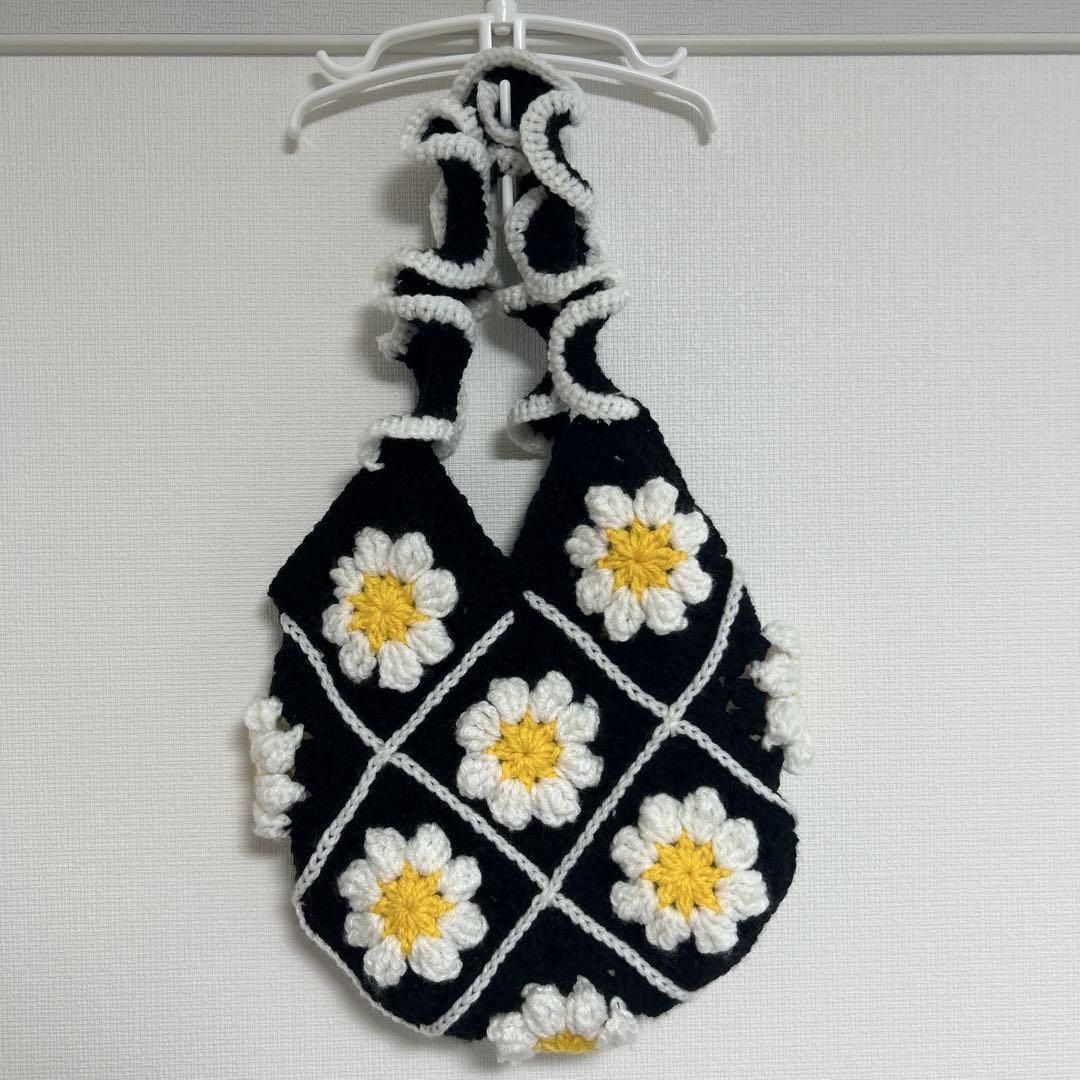 デニムリメイク*長財布*お財布バッグ*ハンドメイド*お花モチーフグラニースクエア デニムリメイク*長財布*お財布バッグ*ハンドメイド*お花モチーフ