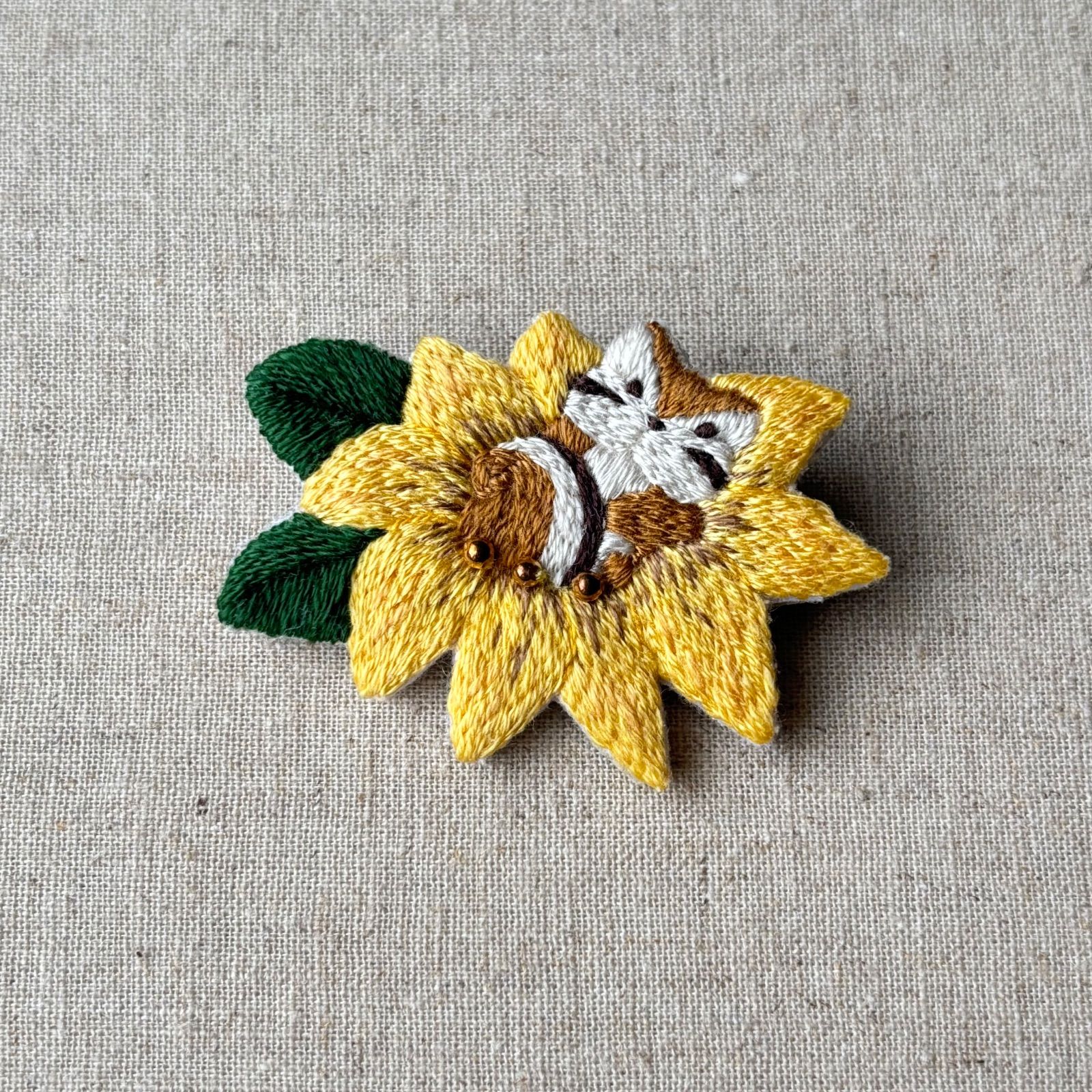 みの様 専用 洋梨 プルーン ひまわり ビーズ 刺繍ブローチ