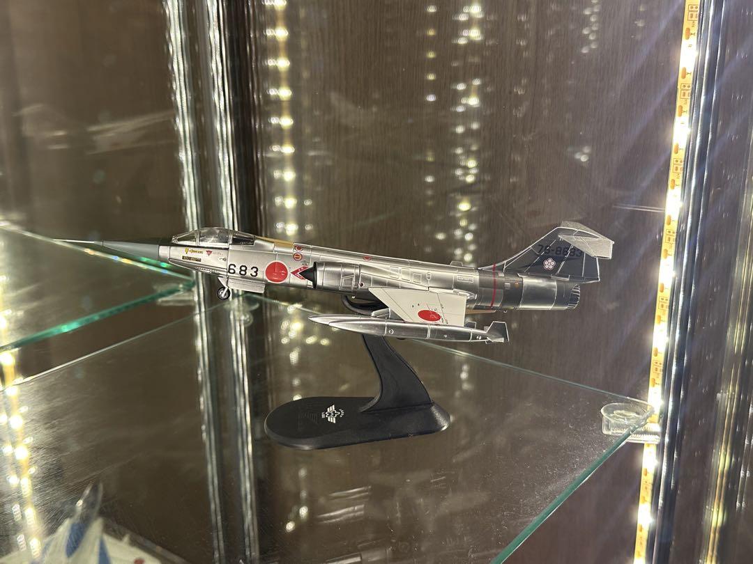 仮出品 ホビーマスター 1/72 F-104J 限定クローム塗装ver 仮出品 ホビーマスター 1/72 へし折れ F-104J 限定クローム塗装ver