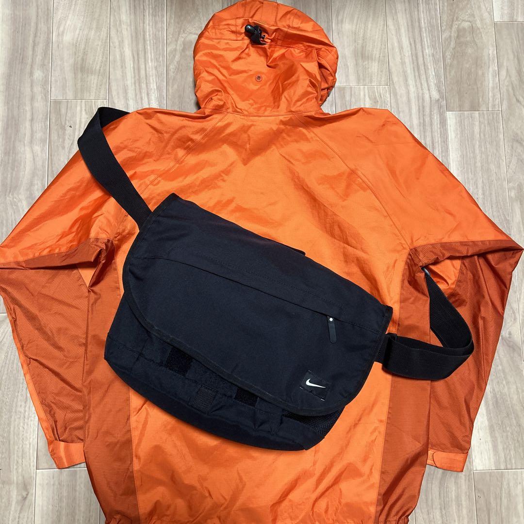 old Nike ナイキ 黒 ブラック メッセンジャーバッグ 古着 y2k