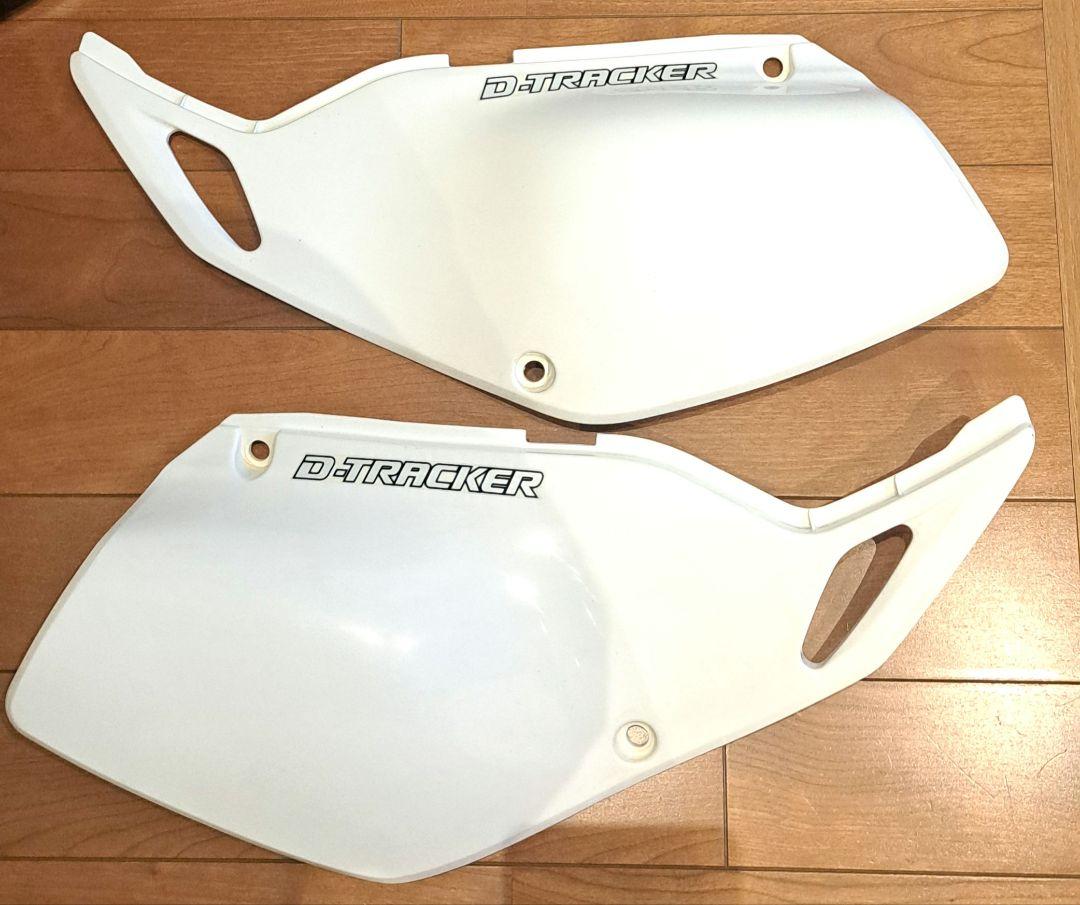 プロフ必読dトラッカー、KLX250 新品　サイドカバー（サイドカウル） 新品 KLX250 Dトラッカー 01-07 カーボン調 サイドカバー 250SB