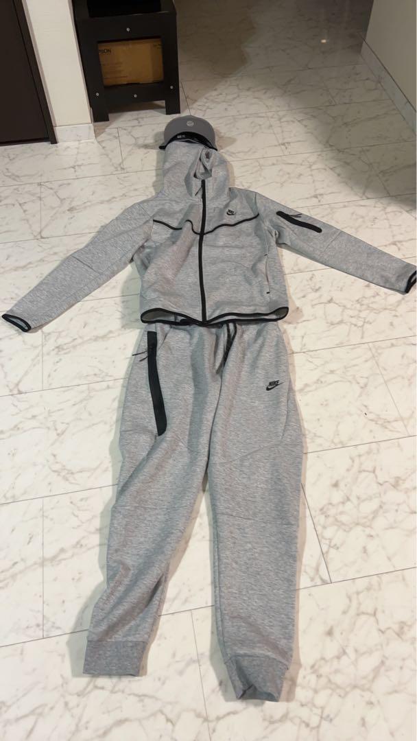 Nike フード付きジャージセット Sサイズ グレー 美品 Nike グレー セットアップ フード付き(ナイキ セットアップ