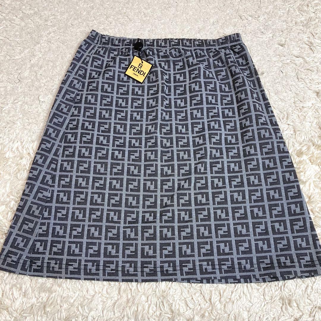 【未使用】FENDI スカート　ズッカ　XL ロゴ　グレー　ヴィンテージ 1着でも送料無料 ズッカ スカート 未使用】FENDI XL