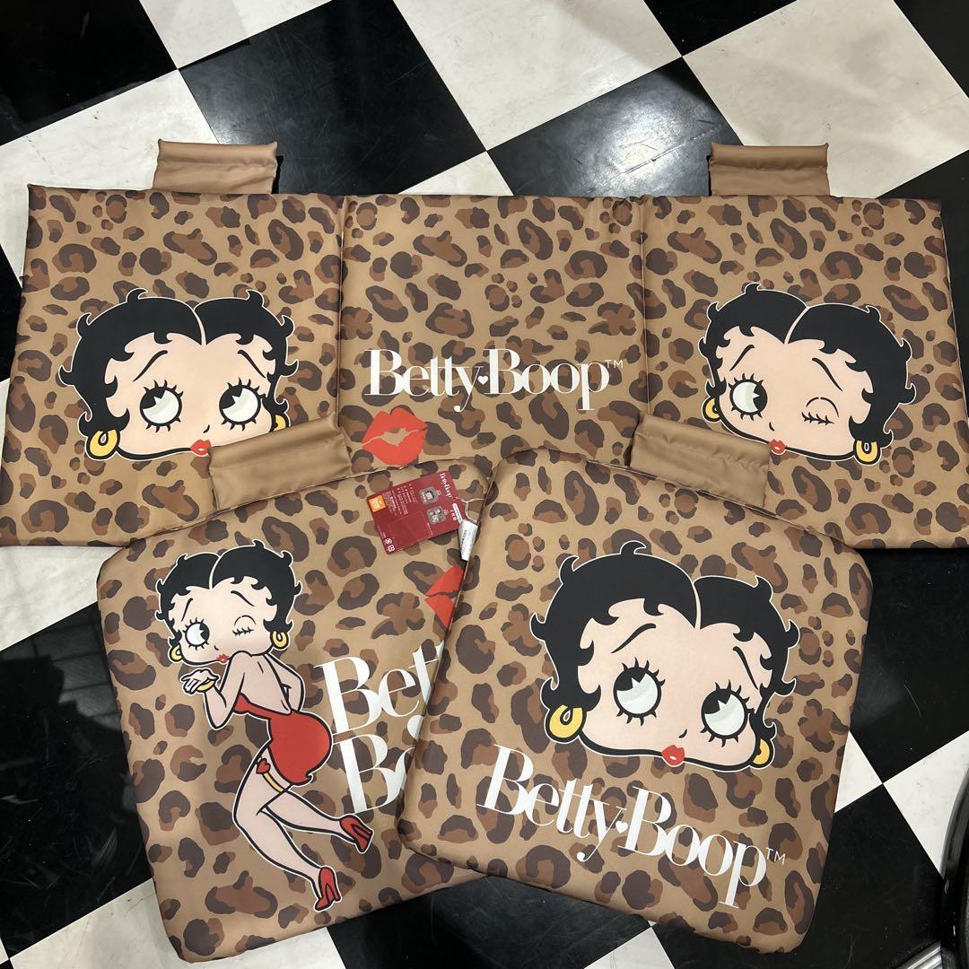 ベティちゃんカーシートクッションセット Amazon.co.jp: Bettyboop ベティちゃん 車の座布団 カーシート