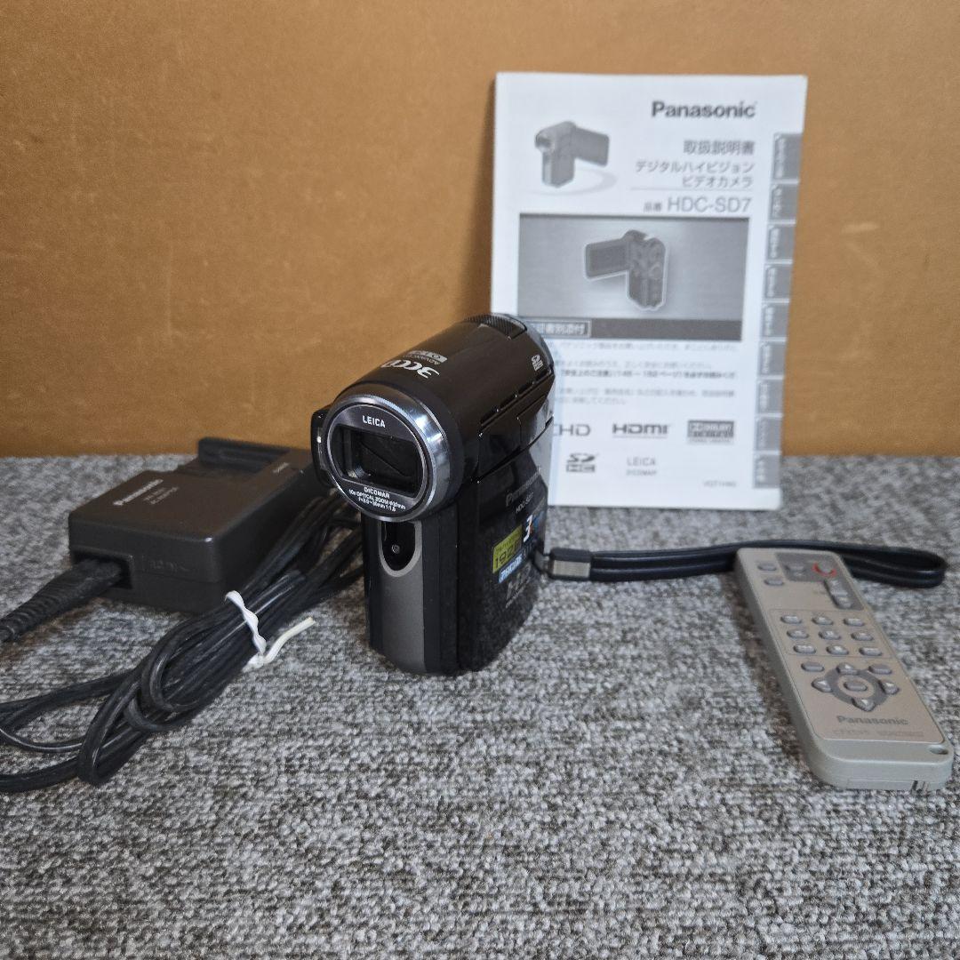 T113☆ Panasonic ビデオカメラ HDC-SD7 （デジタルビデオカメラ