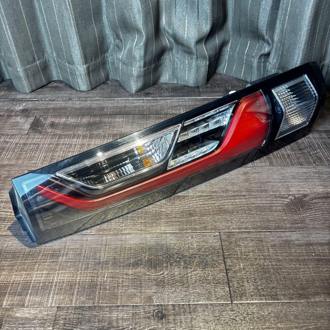 ホンダ ステップワゴン RP3 左テールランプ（ホンダ