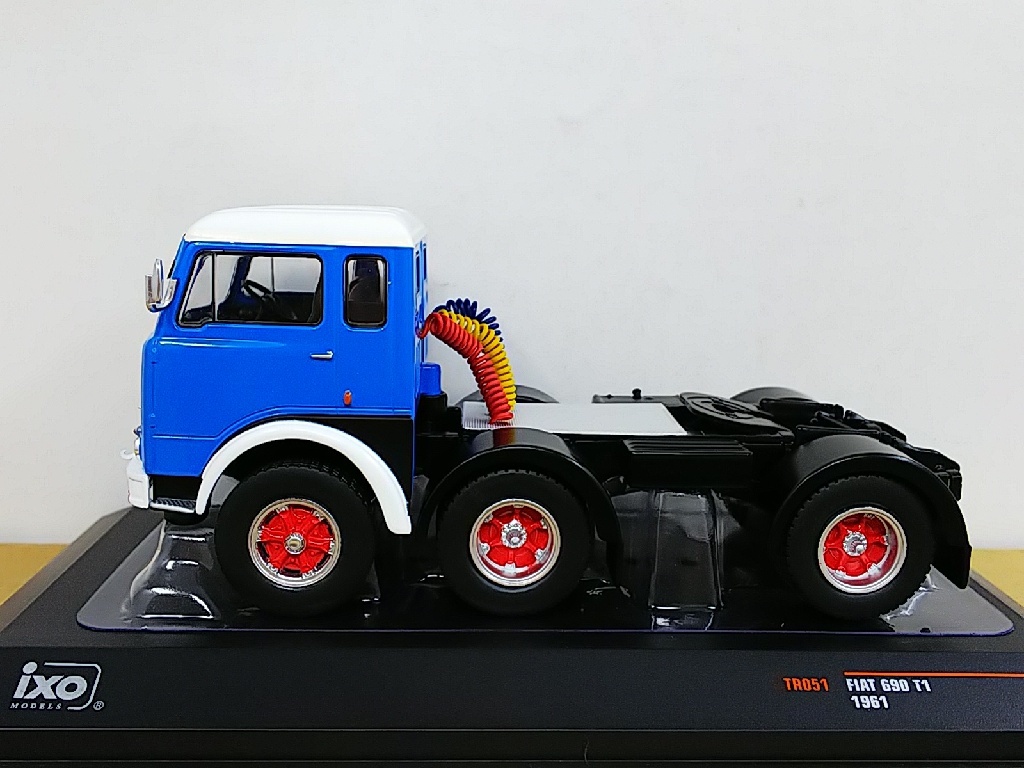 ixo ixo（イクソ） 1/43 フィアット 690 T1 1961 グレー