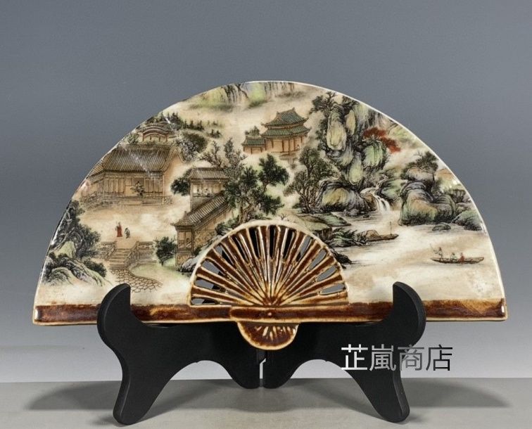 民国時代のパステル色の山水磁器の扇の置物 景徳鎮 陶磁器 装飾