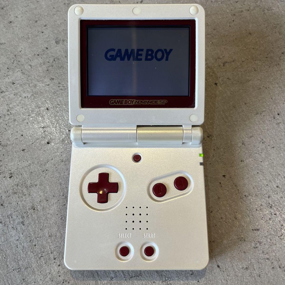 ゲームボーイアドバンスSP本体＋充電ケーブル　ファミコンカラー　６ ゲームボーイアドバンスSP本体＋充電ケーブル ファミコンカラー