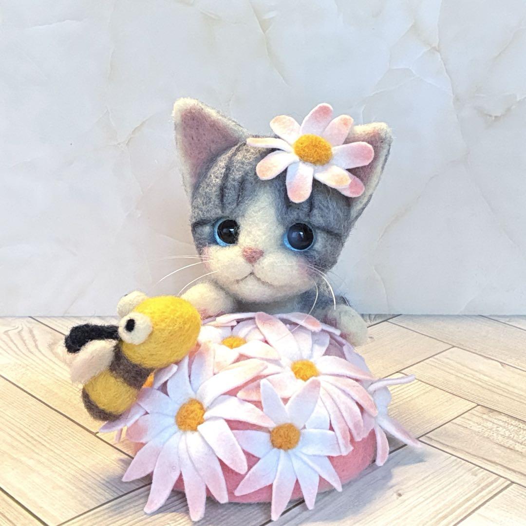 羊毛フェルト お花畑のにゃん子 No.32 （モールドール チュー子