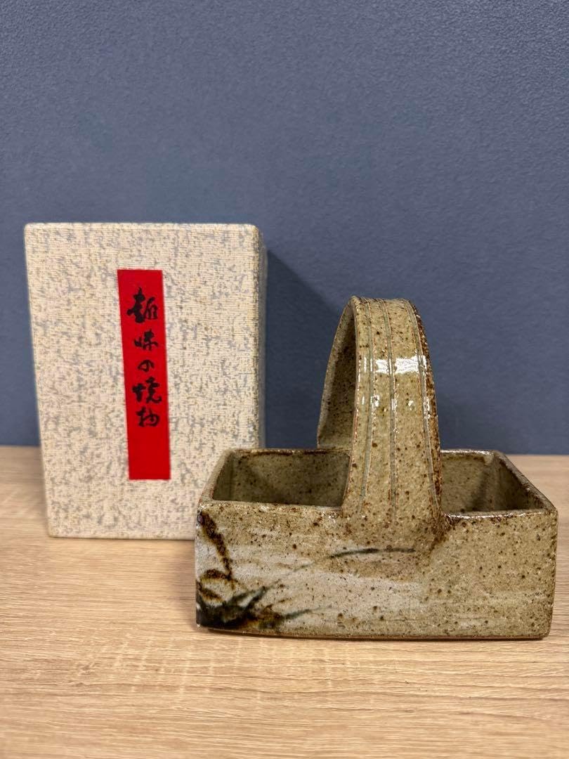 半泥子廣永窯 草文 手鉢 （坪島土平 多けれ ☆ 赤絵 草文つなぎ