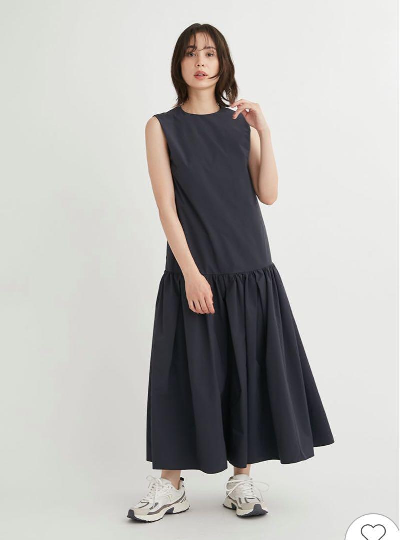 ほぼ新品❣️定価25300円emmi（エミ）メモリータフタワンピース 未使用に近い❣️定価25300円emmi（エミ）メモリータフタ