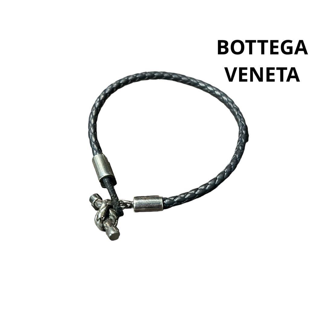 Bottega Veneta ブレスレット 黒 レザー　シルバー素材 BOTTEGA VENETA ボッテガヴェネタ イントレチャート バングル