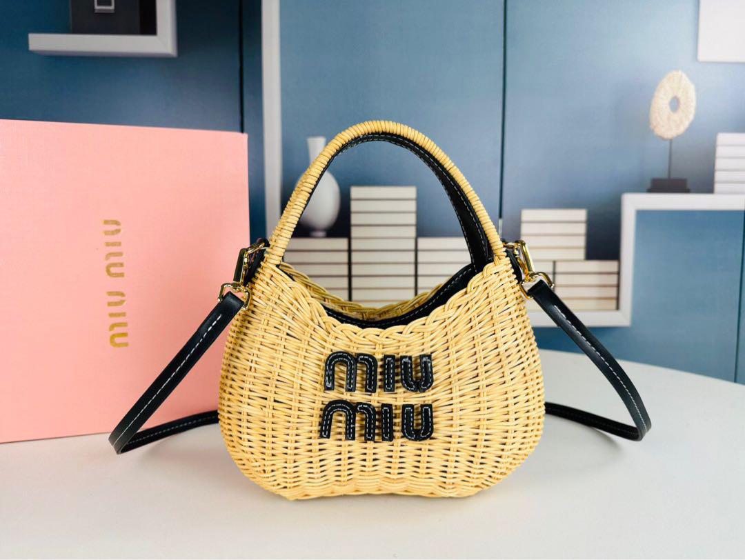 MIUMIU かごバッグ/ショルダーバッグ miu MIU ミュウミュウ かごバッグ ハンドバッグ ショルダー