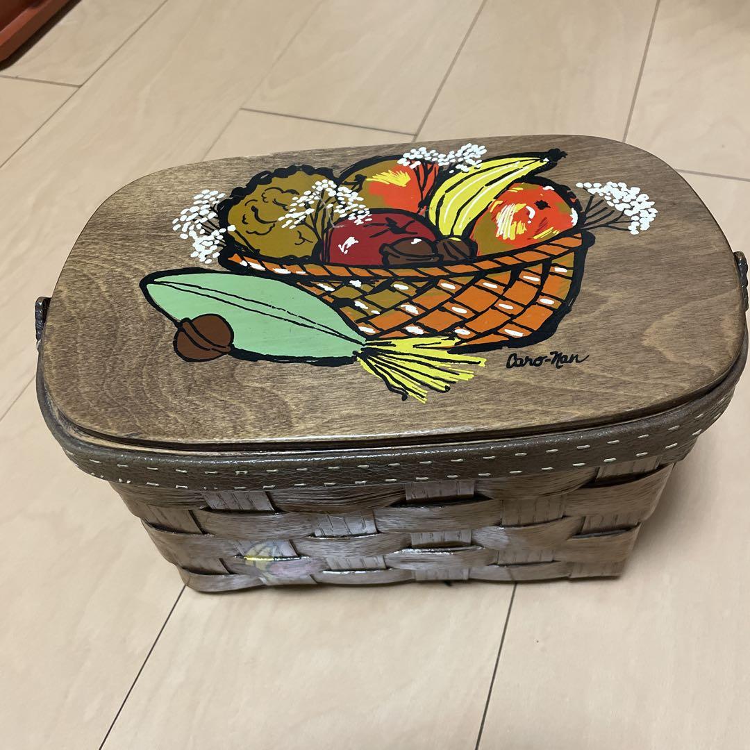 果物イラスト付き木製カゴバッグ （様々 な果実を持つ木製の