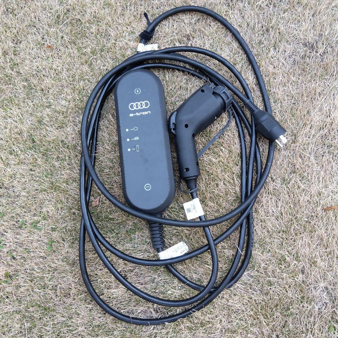アウディe-tron 8kw充電器 e-tron Charging Kit Plus (8kW) EV用充電キット（アウディ Q4 e