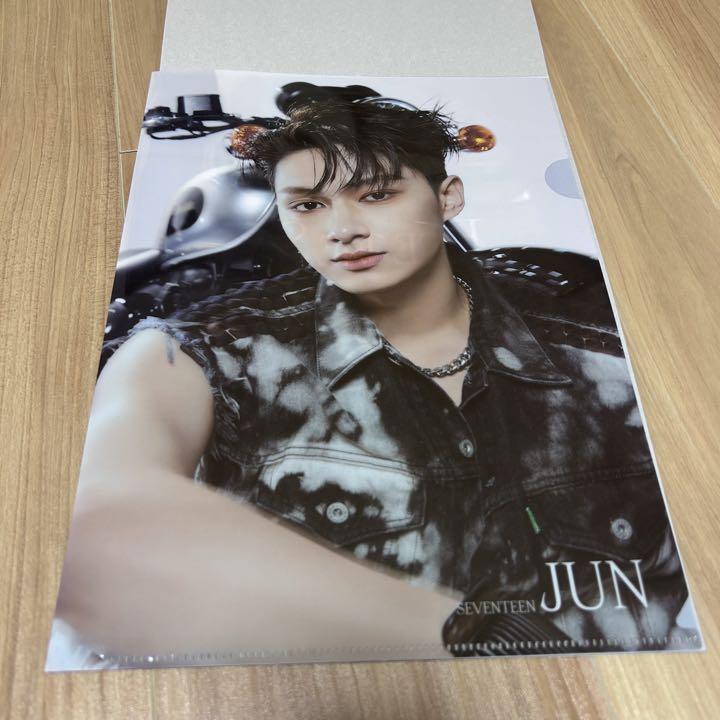 SEVENTEEN JUN クリアファイル プレミアムフォト 61OHiqincCL._UF350,350_QL80_.jpg