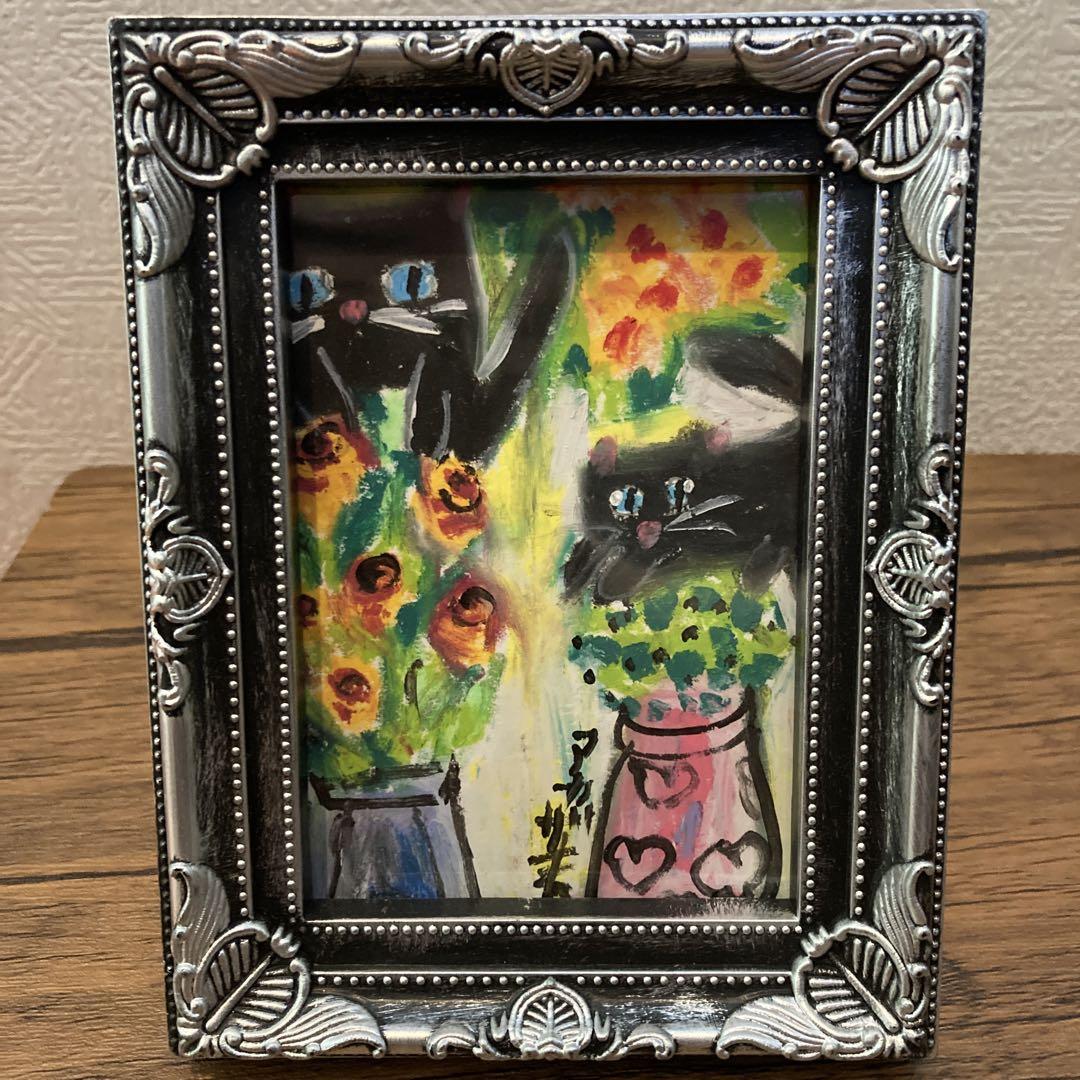 絵画 。手描き【猫たちはテーブルの周りで花瓶の中のきれいな花を見ている】 原画 パステル画 猫と花瓶 （原画】「かぼちゃの中からハッピー