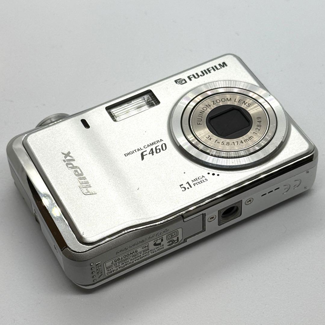 Fujifilm FinePix F460 シルバー 5.1メガピクセル（FUJIFILM