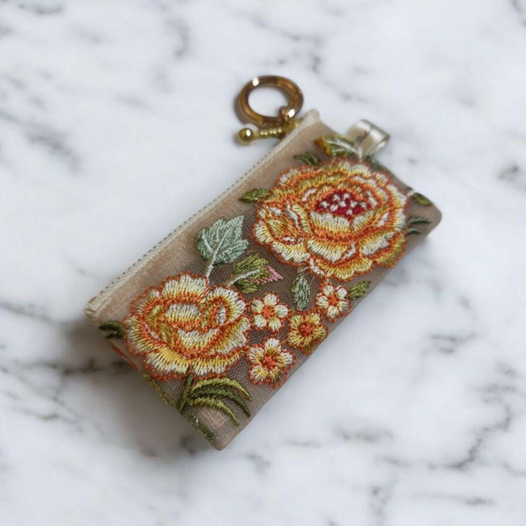 【リュンヌ】インド刺繍リボン・ミニポーチ(S) リュンヌ様専用】インド刺繍リボン・ミニポーチ(S) ファッション小物