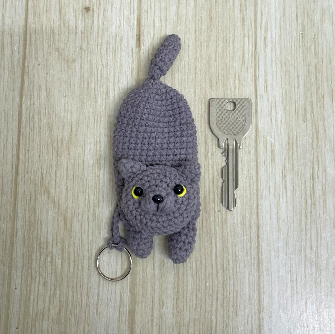 【こちゃのすけページ】グレー×白の猫さんのあみぐるみ 新商品】ネコ好きへ贈る小さなネコのぬいぐるみ「こねこの