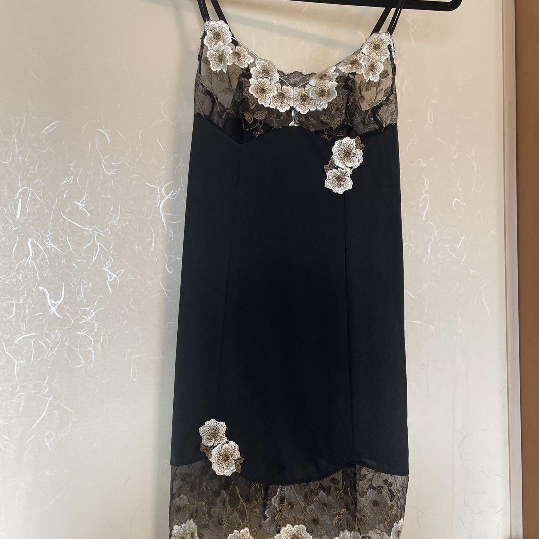 ワコールサルート　美品　花柄刺繍スリップドレス　90-80 注目ショップ ワコール サルート ML/80丈 STJ266 スリップ 66G