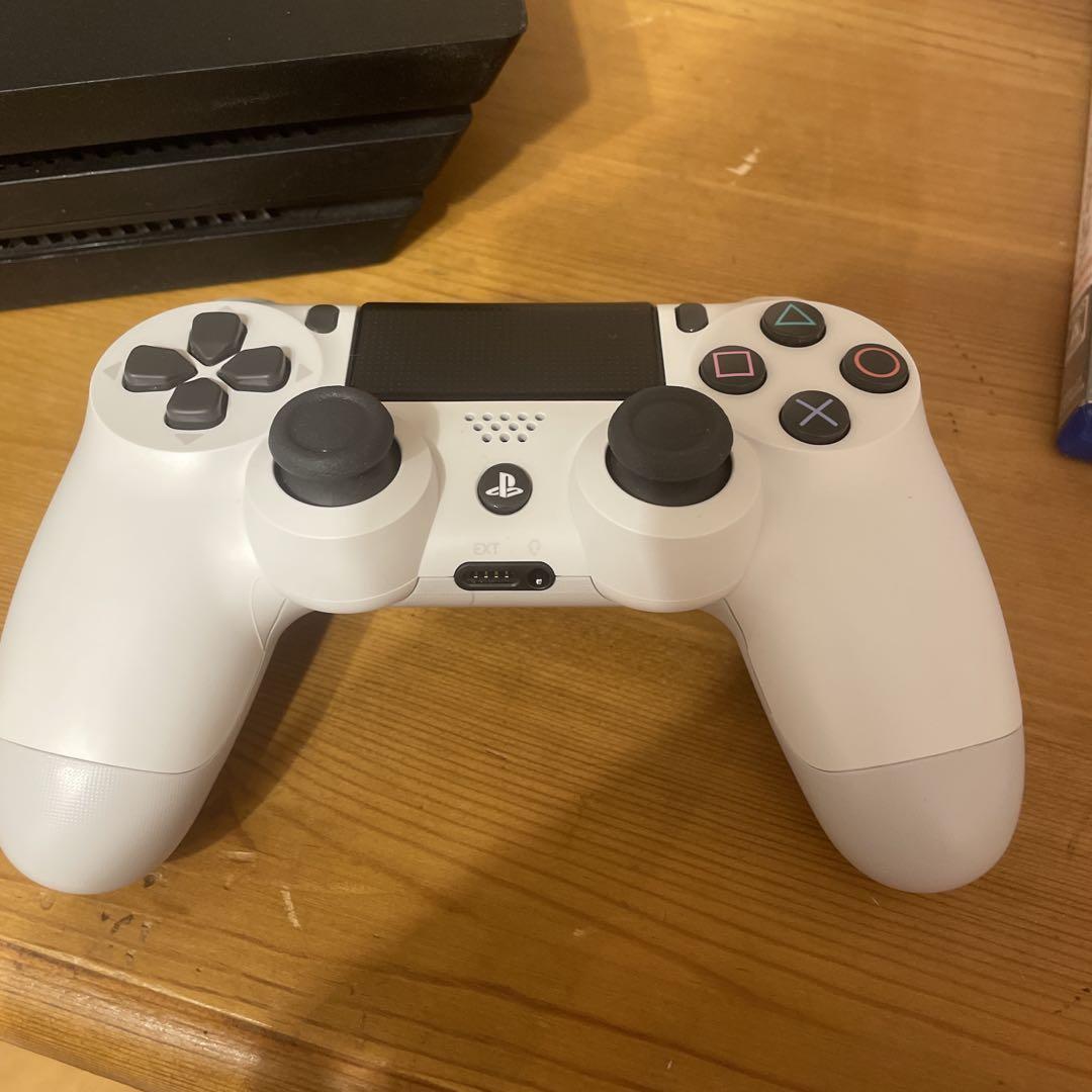 PS4純正ホワイトほぼ未使用コントローラー PS4ソフト9個セット