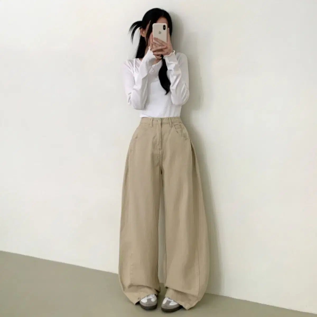 ベージュ ワイドパンツ （春夏】毎日の着まわしが広がる。大人の