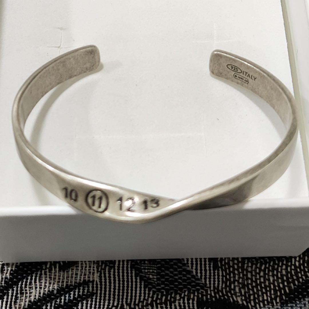 美品 Maison Margiela ツイスト シルバー バングル 男女兼用 Maison Margiela ツイスト シルバー バングル メンズ